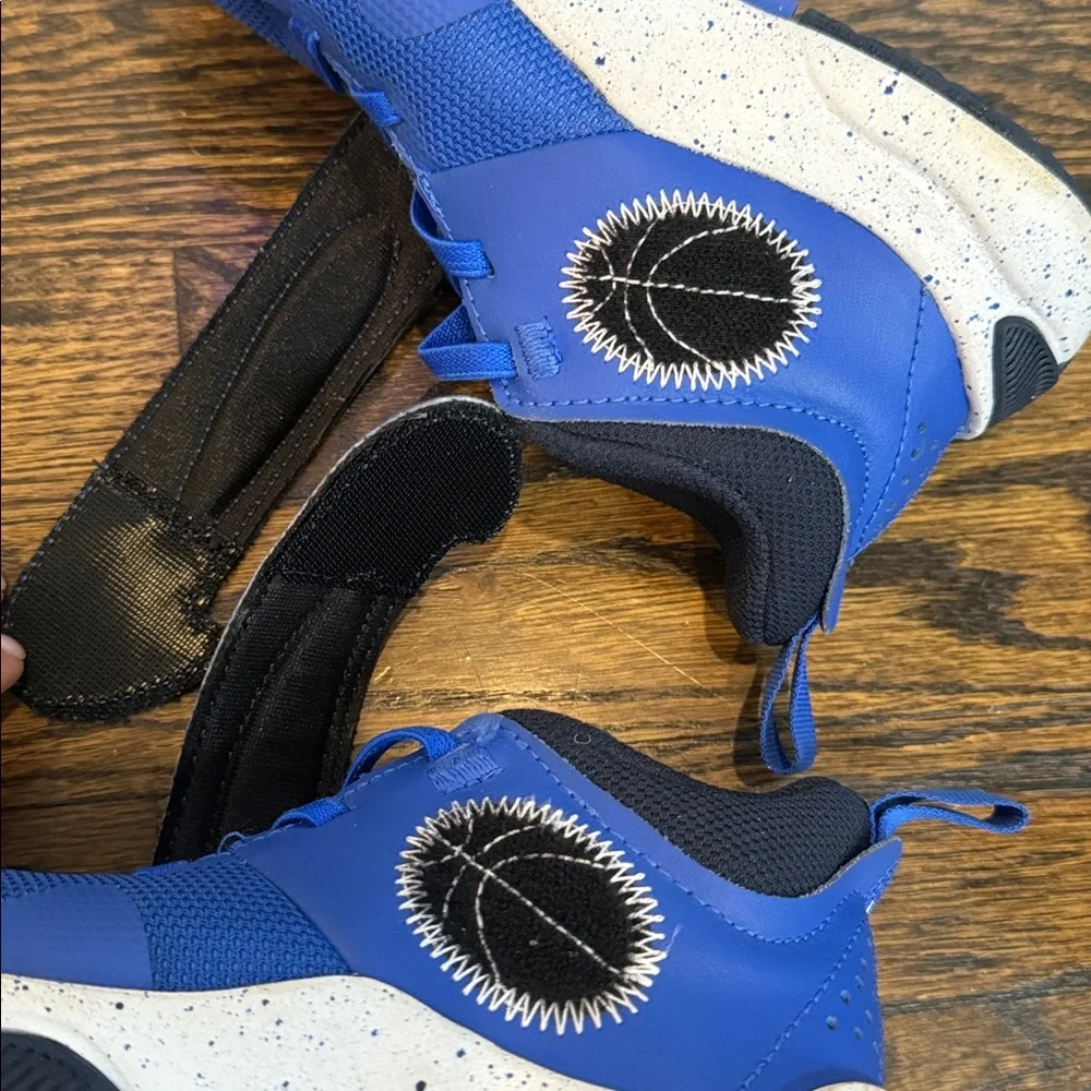 NIKE LITTLE KID TEAM HUSTLE D11 BASKETBALL SHOES Royal Blue Sneakers Velcro